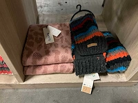 Partij diverse sjaals o.a roxy/ugg/barts (33x) - afbeelding 4 van  13
