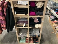 Partij diverse sjaals o.a roxy/ugg/barts (33x) - afbeelding 1 van  13