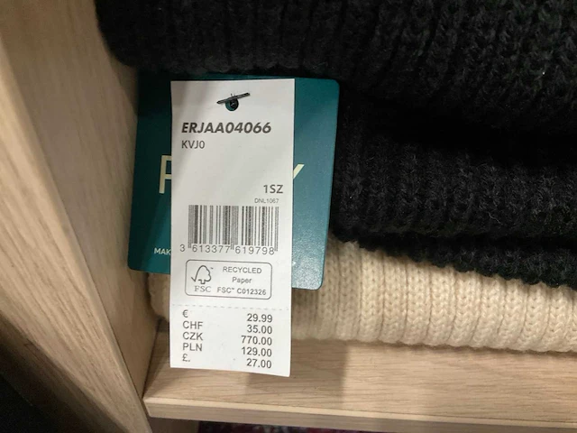 Partij diverse sjaals o.a roxy/ugg/barts (33x) - afbeelding 9 van  13