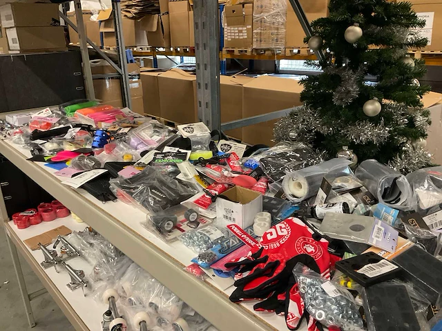 Partij diverse skateboard onderdelen/toebehoren (255x) - afbeelding 8 van  13