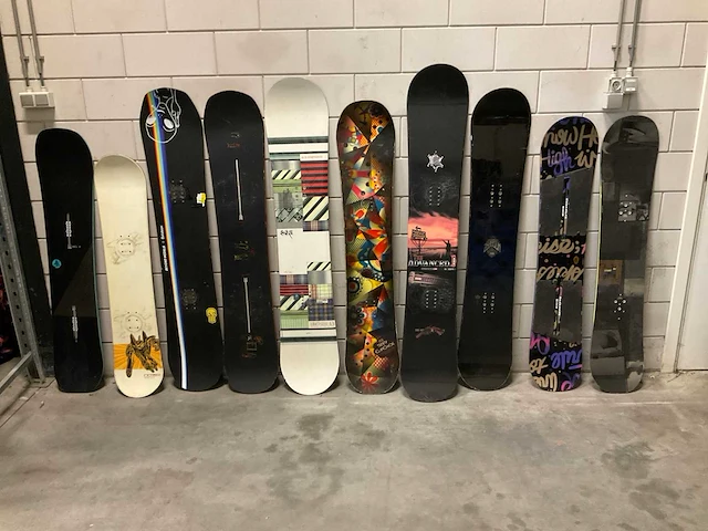 Partij diverse snowboards (10x) - afbeelding 1 van  5