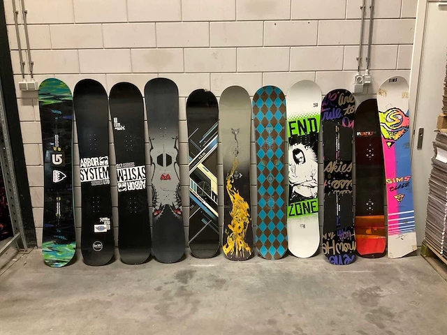 Partij diverse snowboards (11x) - afbeelding 1 van  5