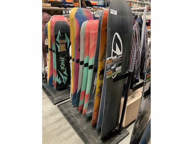 Partij diverse snowboards o.a burton/jones/libtech (28x) - afbeelding 7 van  19