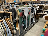 Partij diverse snowboards o.a burton/jones/libtech (28x) - afbeelding 1 van  19