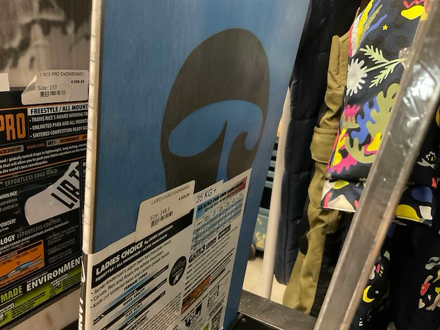 Partij diverse snowboards o.a burton/jones/libtech (28x) - afbeelding 14 van  19