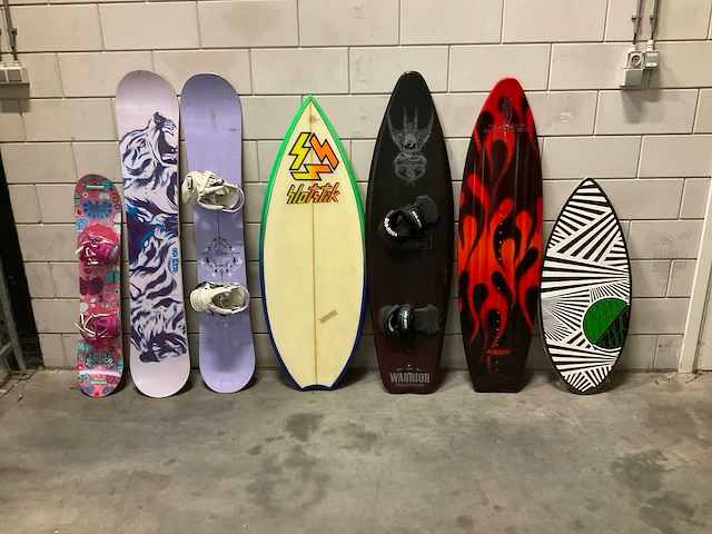 Partij diverse snowboards/waterboards (7x) - afbeelding 1 van  4
