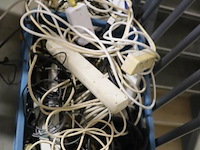 Partij diverse soorten kabels/snoeren & stekkerdozen - afbeelding 1 van  4