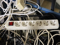 Partij diverse soorten kabels/snoeren & stekkerdozen - afbeelding 3 van  4