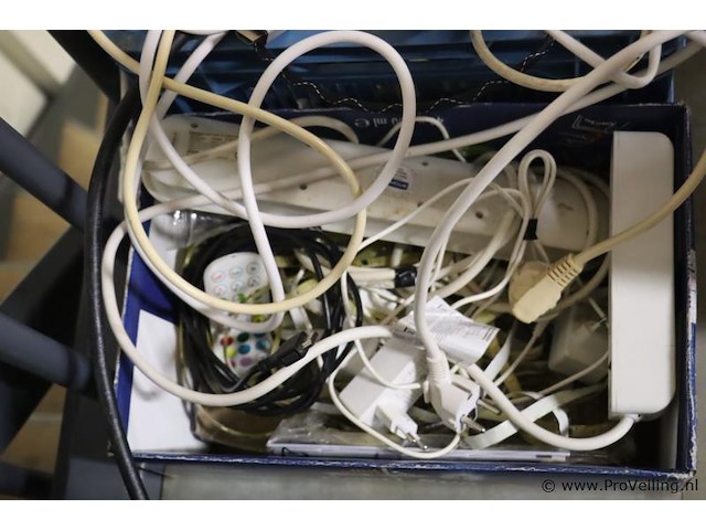 Partij diverse soorten kabels/snoeren & stekkerdozen - afbeelding 4 van  4
