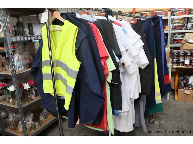 Partij diverse soorten werkkleding - 75 stuks - afbeelding 1 van  6
