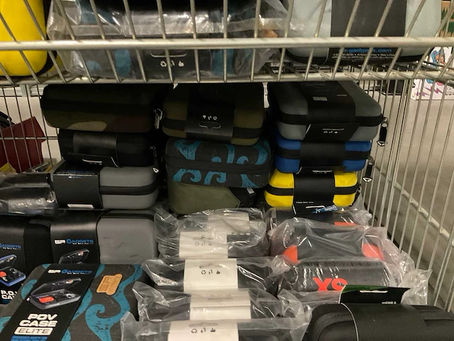 Partij diverse sp gadgets cases (132x) - afbeelding 5 van  18