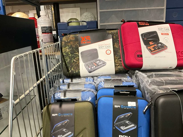 Partij diverse sp gadgets cases (132x) - afbeelding 13 van  18