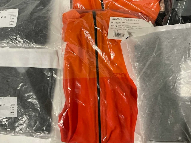 Partij diverse sport2x/bioracer fiets jerseys/jackets (140x) - afbeelding 2 van  16