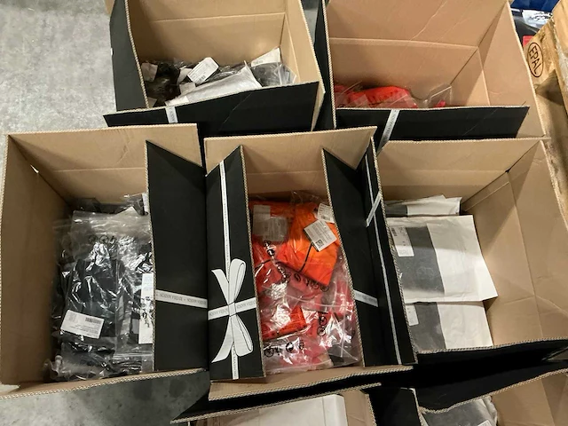 Partij diverse sport2x/bioracer fiets jerseys/jackets (140x) - afbeelding 12 van  16