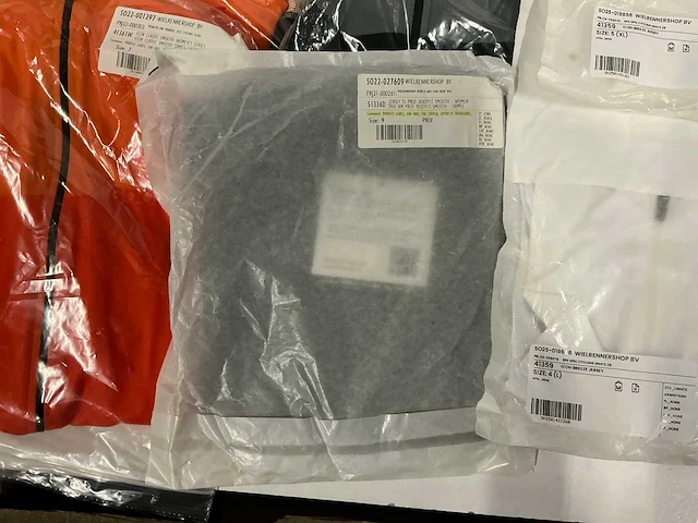 Partij diverse sport2x/bioracer fiets jerseys/jackets (140x) - afbeelding 16 van  16