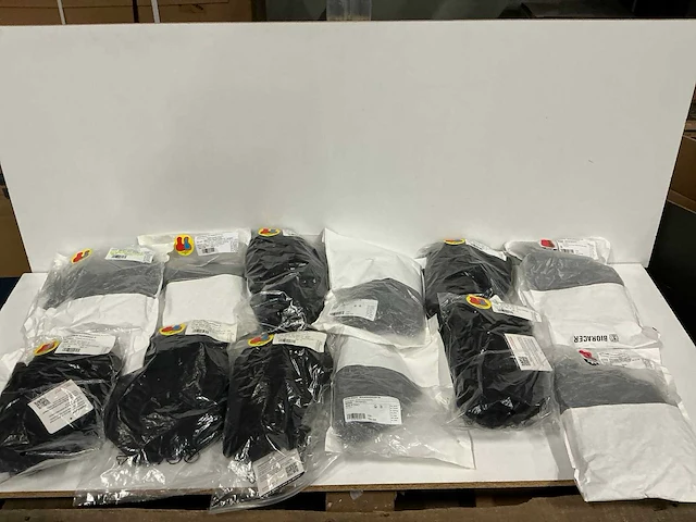 Partij diverse sport2x/bioracer fietsbroeken (148x) - afbeelding 1 van  15