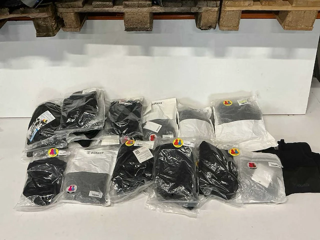 Partij diverse sport2x/bioracer wielrenkleding (27x) - afbeelding 1 van  17