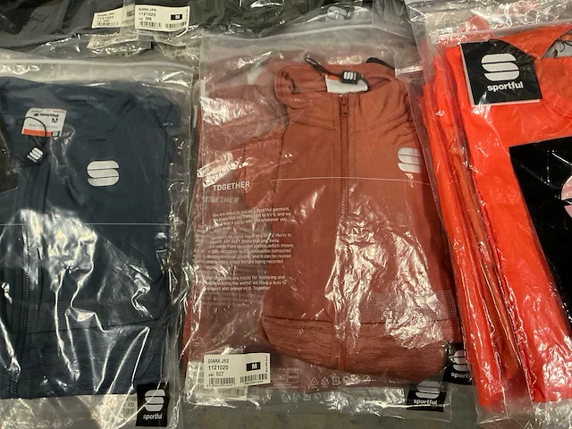 Partij diverse sportful jackets/jerseys (47x) - afbeelding 10 van  28