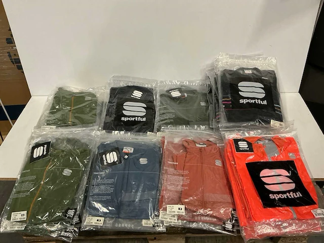 Partij diverse sportful jackets/jerseys (47x) - afbeelding 1 van  28