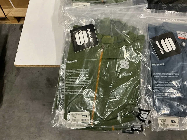 Partij diverse sportful jackets/jerseys (47x) - afbeelding 22 van  28