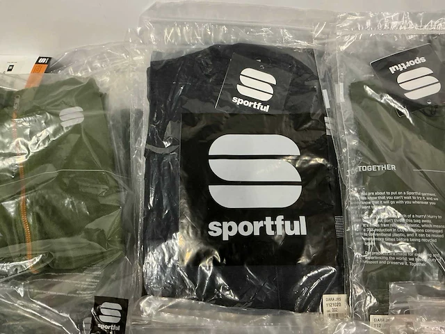 Partij diverse sportful jackets/jerseys (47x) - afbeelding 27 van  28