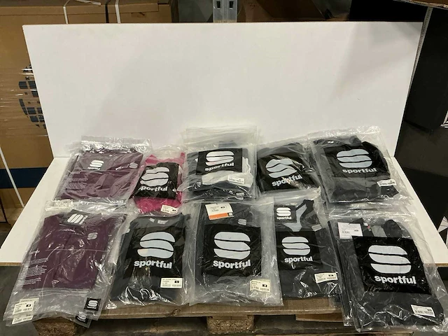 Partij diverse sportful jackets/jerseys/tops (28x) - afbeelding 1 van  29