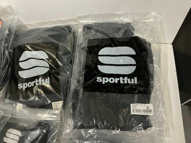Partij diverse sportful jackets/jerseys/tops (28x) - afbeelding 15 van  29
