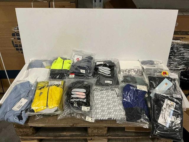 Partij diverse sportful/castelli/bioracer/etc wielrenkleding (31x) - afbeelding 1 van  26