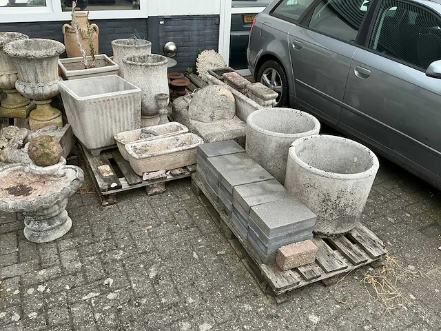 Partij diverse stenen tuin decoratie - afbeelding 2 van  8