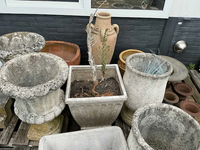 Partij diverse stenen tuin decoratie - afbeelding 7 van  8