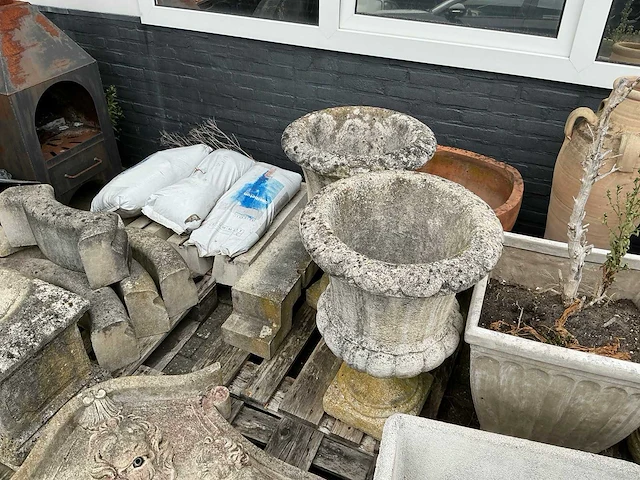 Partij diverse stenen tuin decoratie - afbeelding 8 van  8