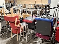 Partij diverse stoelen, bureaustoelen en bedrijfsinventaris - afbeelding 9 van  23