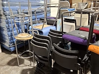 Partij diverse stoelen, bureaustoelen en bedrijfsinventaris - afbeelding 13 van  23