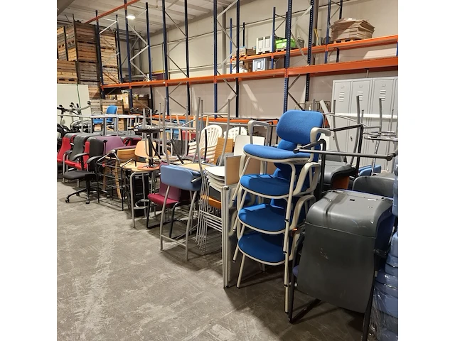 Partij diverse stoelen, bureaustoelen en bedrijfsinventaris - afbeelding 12 van  23