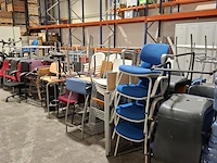 Partij diverse stoelen, bureaustoelen en bedrijfsinventaris - afbeelding 12 van  23