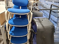 Partij diverse stoelen, bureaustoelen en bedrijfsinventaris - afbeelding 17 van  23