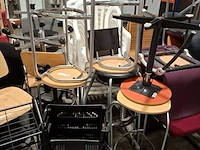 Partij diverse stoelen, bureaustoelen en bedrijfsinventaris - afbeelding 22 van  23