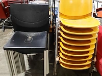 Partij diverse stoelen o.a artifort - afbeelding 6 van  16