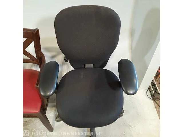 Partij diverse stoelen o.a artifort - afbeelding 11 van  16