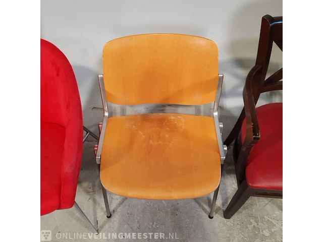 Partij diverse stoelen o.a artifort - afbeelding 13 van  16
