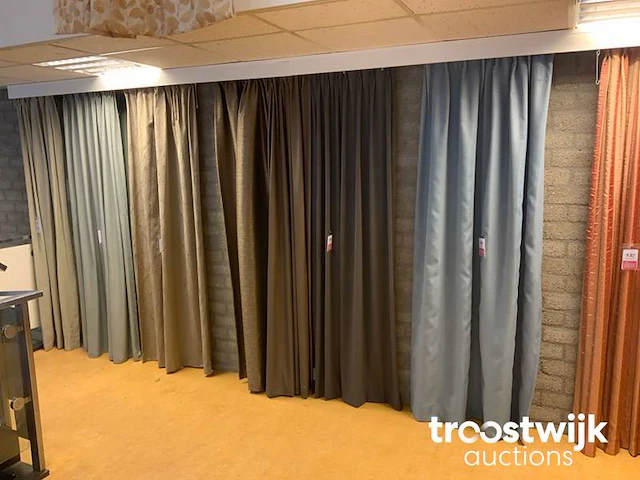 Partij diverse stoffen (circa 100 rollen) (c) - afbeelding 4 van  11