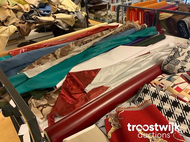 Partij diverse stoffen (circa 100 rollen) (c) - afbeelding 7 van  11