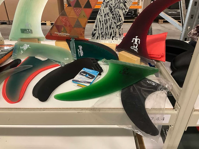 Partij diverse surfboard vinnen (27x) - afbeelding 16 van  16