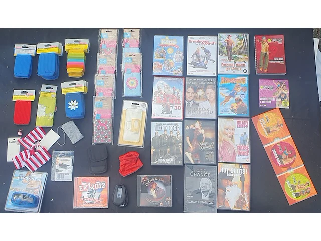 Partij diverse tabletaccesoires, beschermhoezen, dvd's en cd's - afbeelding 9 van  15