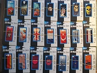 Partij diverse tabletaccesoires, beschermhoezen, dvd's en cd's - afbeelding 11 van  15