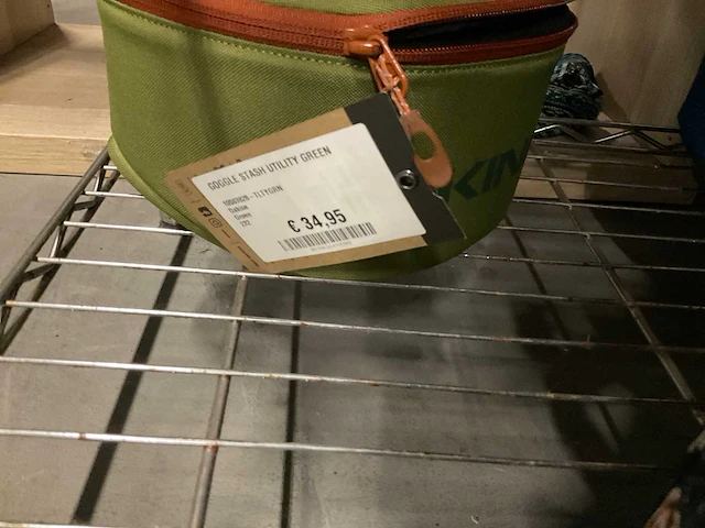 Partij diverse tassen/accessoires o.a carhartt/dakine/roxy/etc (32x) - afbeelding 6 van  18