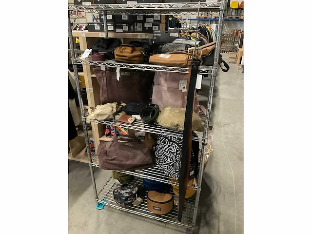 Partij diverse tassen/accessoires o.a carhartt/dakine/roxy/etc (32x) - afbeelding 11 van  18