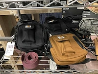 Partij diverse tassen/accessoires o.a carhartt/dakine/roxy/etc (32x) - afbeelding 12 van  18