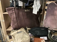 Partij diverse tassen/accessoires o.a carhartt/dakine/roxy/etc (32x) - afbeelding 17 van  18