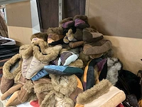 Partij diverse tassen/sloffen/petten/zweepjes (72x) - afbeelding 9 van  9